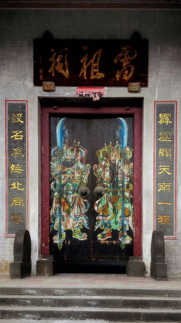 雷州有座千年古祠，全國罕見的五代石人石狗