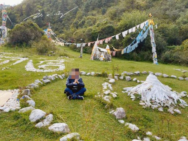 西藏昌都的神奇道場,位於317國道旁,據說在此打坐能感應全世界 西藏昌都的神奇道場,位於317國道旁,據說在此打坐能感應全世界