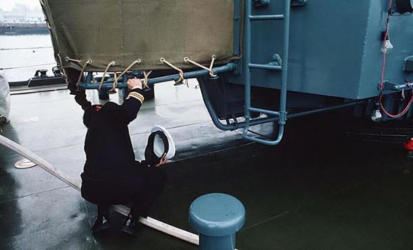 美國海軍首次訪華態度傲慢，入港不掛滿旗，我方直接撤走儀仗隊