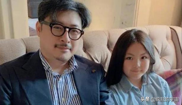 張鐵林的混血女兒已長大,混血顏值挺高,不愧是皇阿瑪的公主 張鐵林的混血女兒已長大,混血顏值挺高,不愧是皇阿瑪的公主