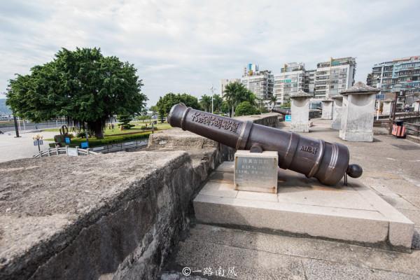 汕頭旅行發現奇特的環形城堡，城外還有護城河，已經一百多年