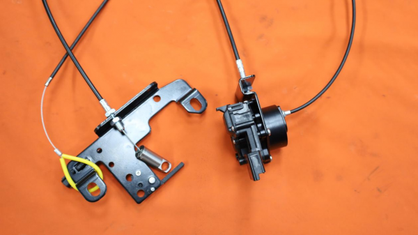 解放雙手自由開合 ModelY電動機蓋加裝