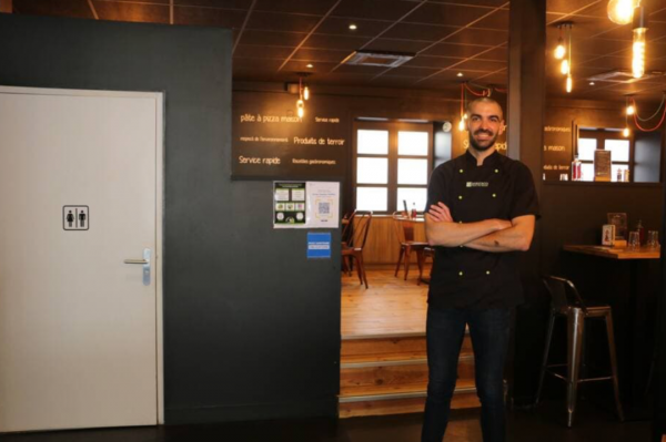 法國孕媽在披薩店生娃，耗時4分鐘！老闆：娃的披薩終生免費