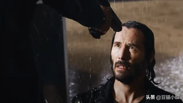 什麼是困住尼歐的「母體」？拉娜在內容創新時，也不忘懷舊因素