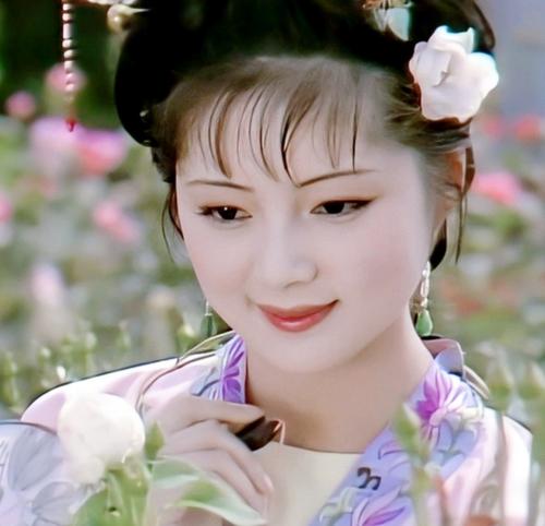 賈母將荳官和蕊官分別給寶琴和寶釵有什麼寓意?老太太真老辣 賈母將荳官和蕊官分別給寶琴和寶釵有什麼寓意?老太太真老辣