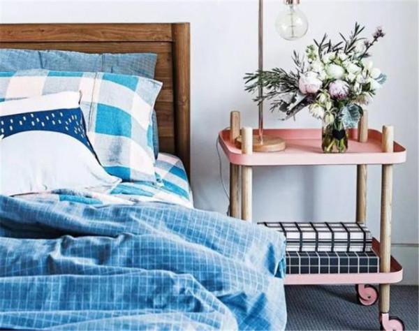 扔掉臥室笨重床頭櫃吧，佔地又土醜！現在流行這樣設計，美觀實用