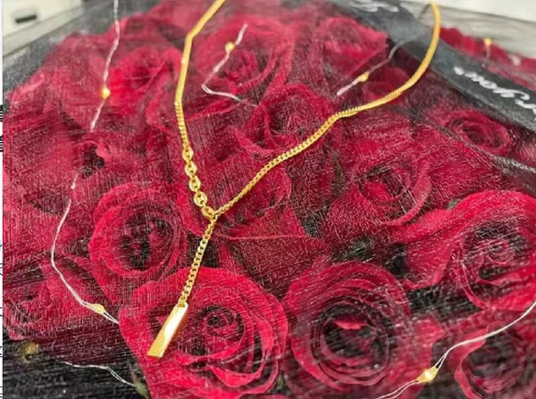 黃金首飾越來越洋氣，磨砂面和亮面有啥區別？內行人說出了門道