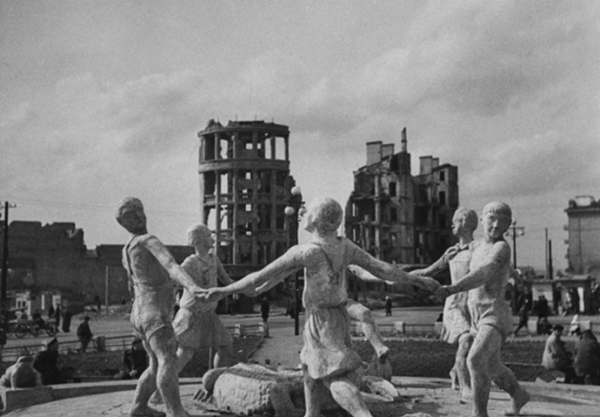 悲壯的斯大林格勒：拉垮德軍重兵，全城基本被毀，清理都用幾個月