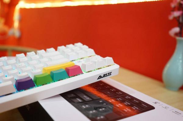 鍵盤可以這樣玩，怪不得這麼多男人入坑！黑爵可換軸鍵盤如何？