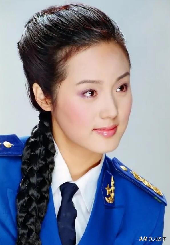 &OpenCurlyDoubleQuote;國學形象大使&rdquo;哈輝：嫁3婚大丈夫也幸福，兒女雙全情繫老公