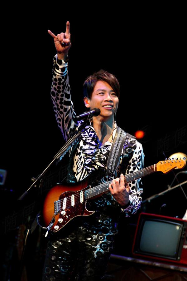 改了國籍的8位著名明星，李連杰張鐵林在列