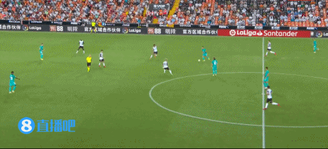 西甲-本澤馬絕殺維尼修斯傳射 皇馬3分鐘2球2-1逆轉瓦倫