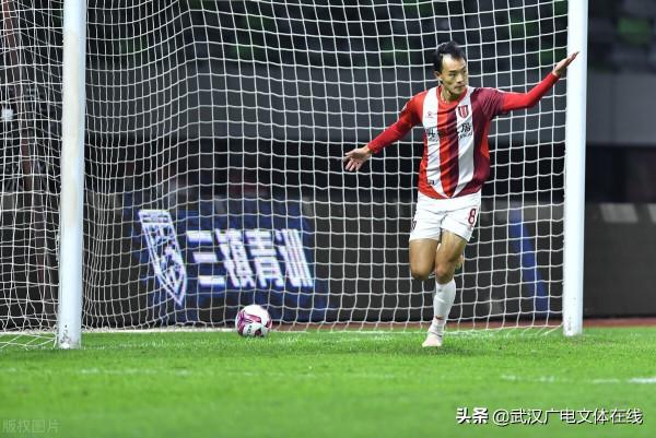 衝超戰報 | 武漢三鎮驚險逆轉豪取中甲11連勝 兩記神仙球掃落成都蓉城 衝超戰報 | 武漢三鎮驚險逆轉豪取中甲11連勝 兩記神仙球掃落成都蓉城