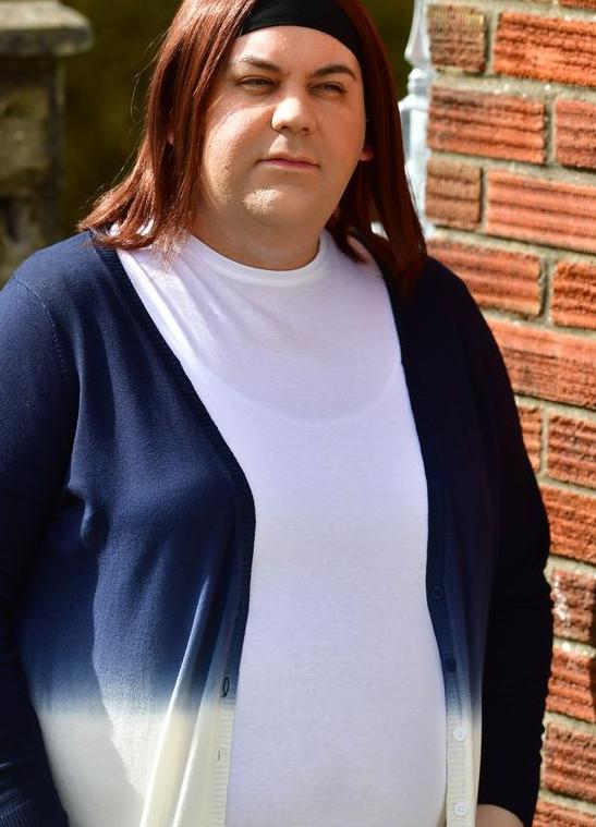 國外男子因娘娘腔，從小就受人欺負，19歲時醫生告訴他：你是女孩