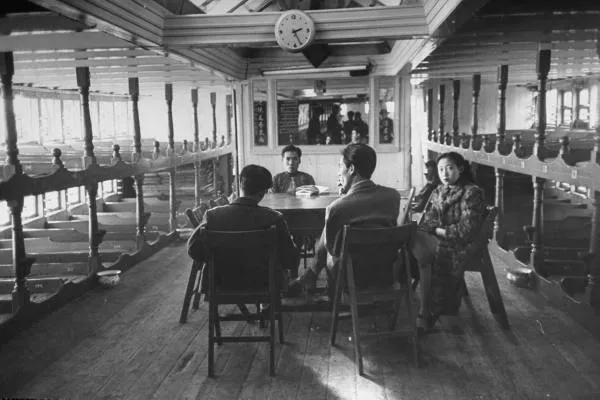 在印度蘭姆加，中國遠征軍營長被美貌女兵示愛