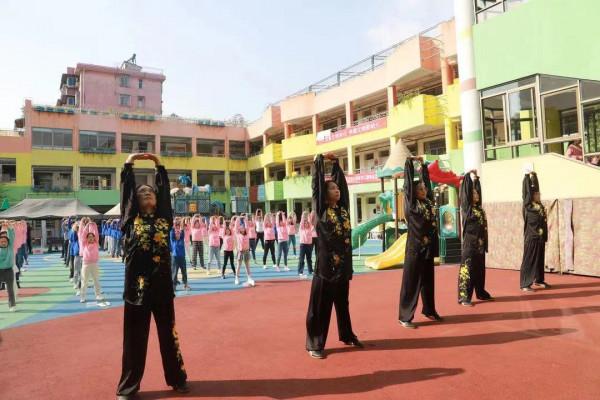 促和諧 展風采——愛彌兒幼兒園教職工趣味運動會