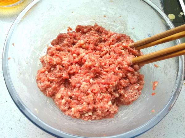 40年老回民餃子館的牛羊肉調餡方法,全在這一碗香料汁,賊香 40年老回民餃子館的牛羊肉調餡方法,全在這一碗香料汁,賊香