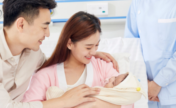 混血寶寶出生後，全職奶爸&OpenCurlyDoubleQuote;憔悴臉&rdquo;逗樂網友：經歷過的人都懂