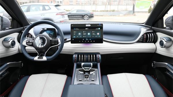 比亞迪推出元PLUS，定位比元Pro高，但保險要貴1千？