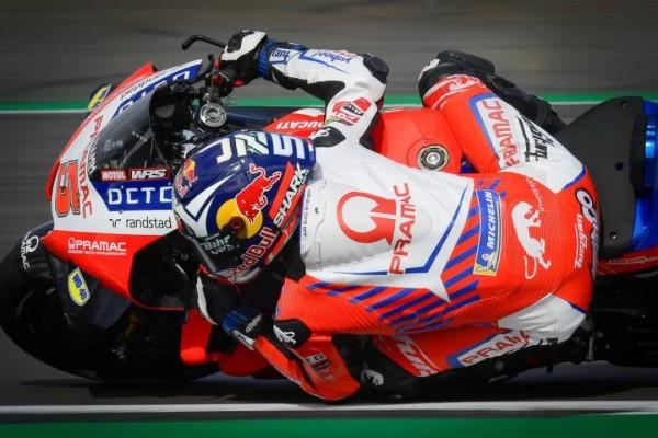 MotoGP車手的騎乘姿勢差異 MotoGP車手的騎乘姿勢差異