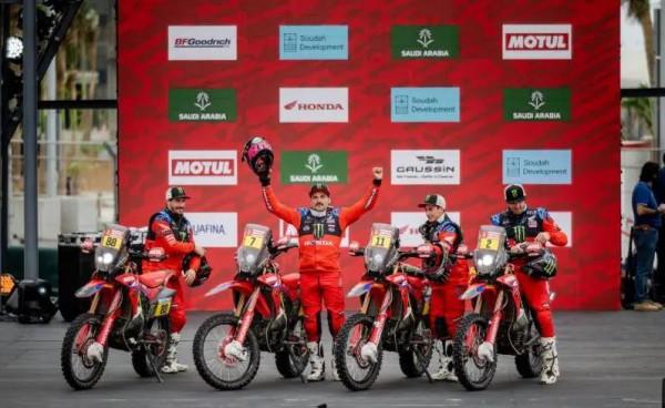 手捧鮮花、穿越荊棘！Honda達喀爾賽車隊載譽歸來