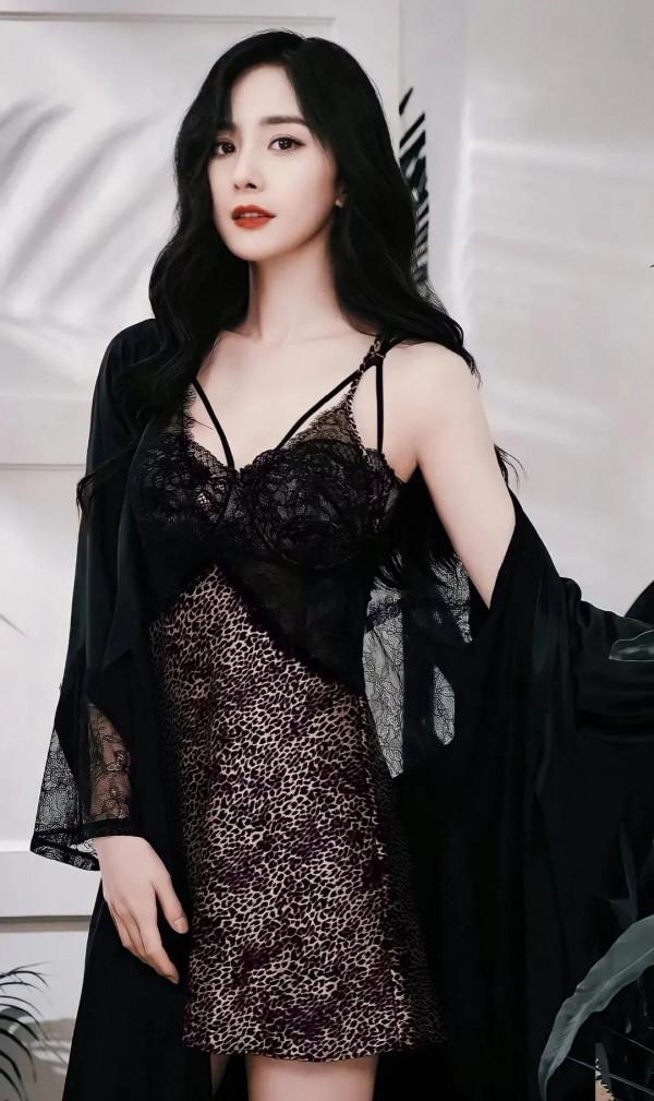 楊冪 國色天香高貴典雅甜蜜女神高畫質桌布