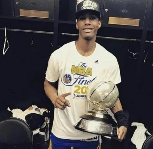 現役8大三冠王，兩個格林上榜，庫裡能超詹姆斯嗎？