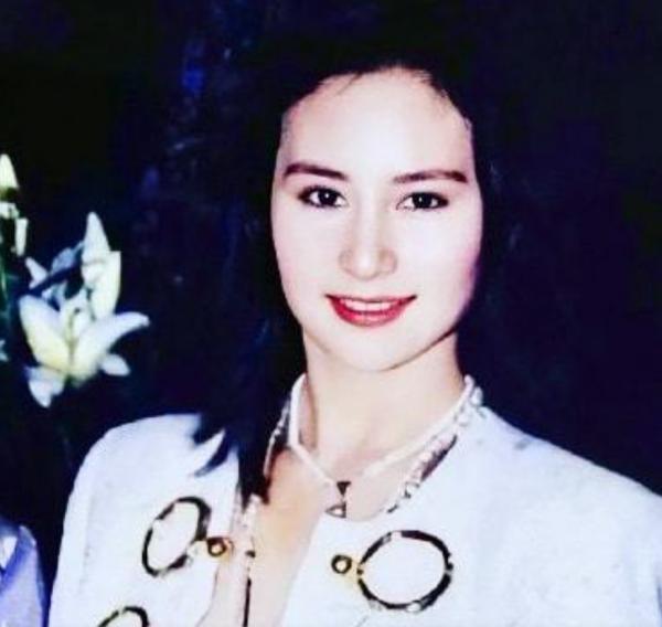 28年前陳百強去世,何超瓊堅持為他扶靈,當年賭王真的棒打鴛鴦嗎 28年前陳百強去世,何超瓊堅持為他扶靈,當年賭王真的棒打鴛鴦嗎