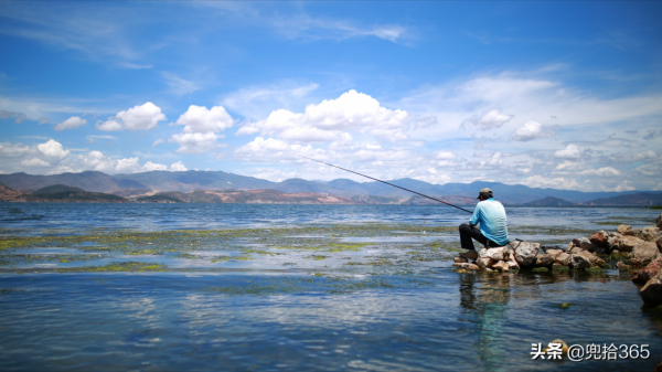 廣東一男子在東江野釣遇大貨，20多斤重嘴巴拳頭大，網友：罕見