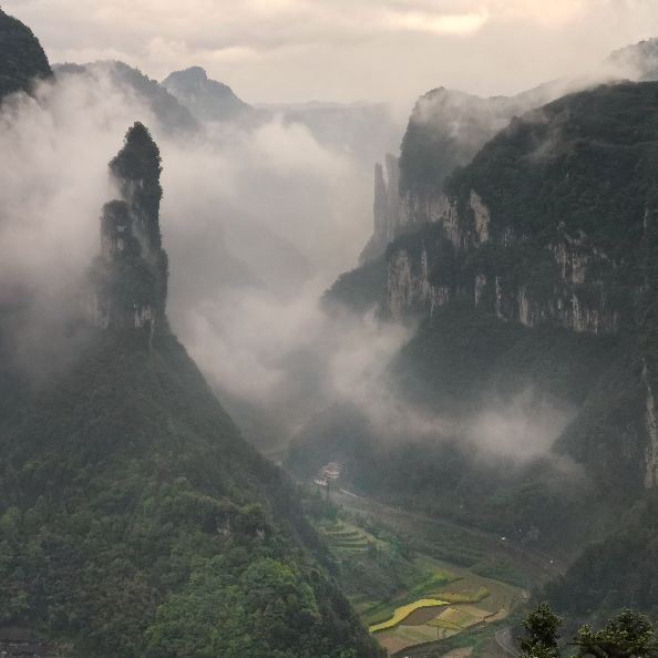 湘西有一條40公里景觀路，還未開發，我自駕後稱其為“最美縣道”