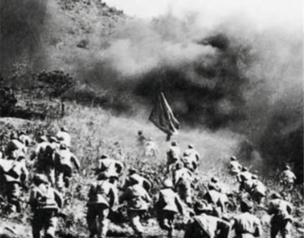 得知張靈甫被擊斃,蔣介石走到上將面前,打他一耳光:給我出去 得知張靈甫被擊斃,蔣介石走到上將面前,打他一耳光:給我出去