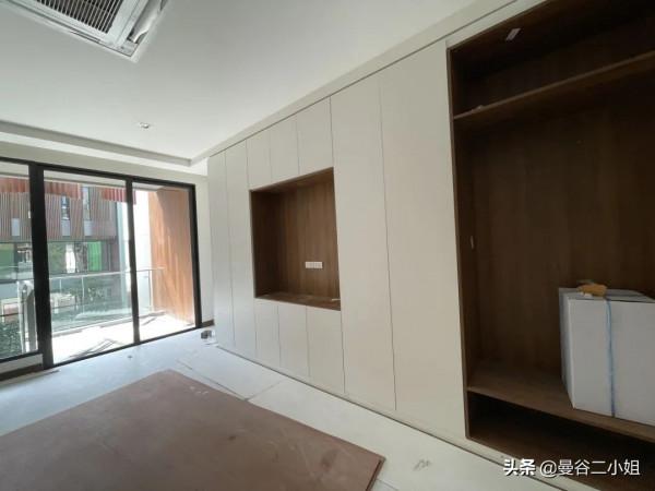 四川妹子在泰國的新家，一棟4層樓聯排別墅，裝修花了320萬泰銖