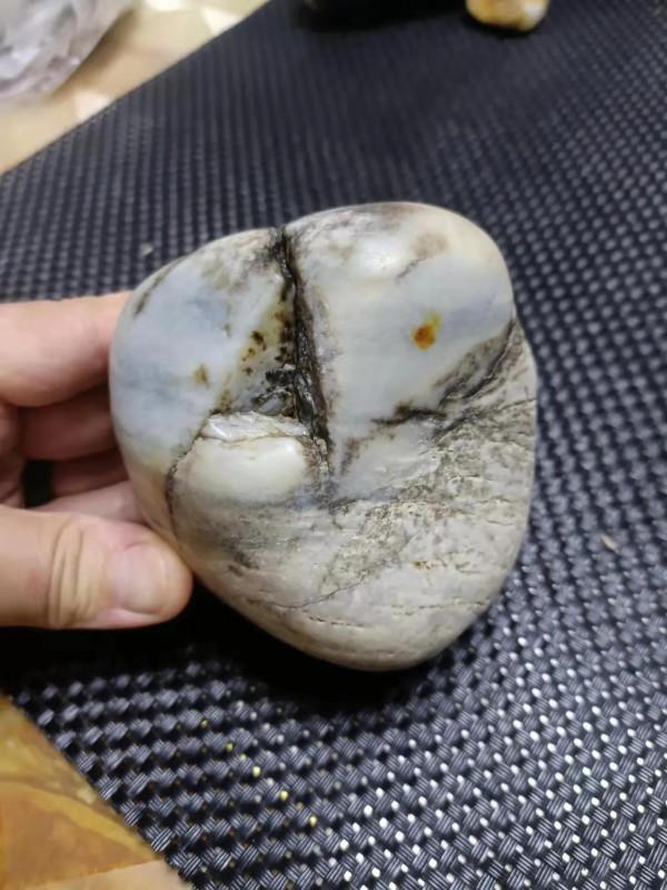 一塊歷經滄桑的醜石 一塊歷經滄桑的醜石