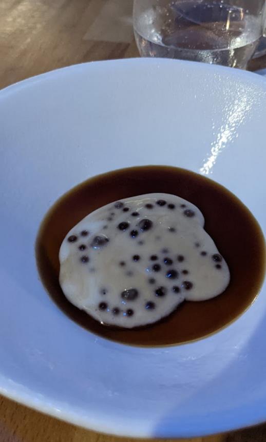 外國博主吐槽最糟米其林，27道奇葩菜，還要從主廚“嘴”裡舔著吃