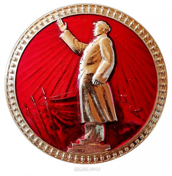 毛主席像章｜中國人民解放軍軍事學院出品的毛主席塑像全身像章