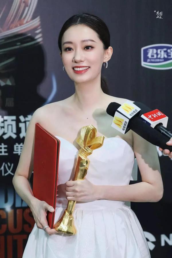 張小斐，時光不會怠慢執著而勇敢的每個人