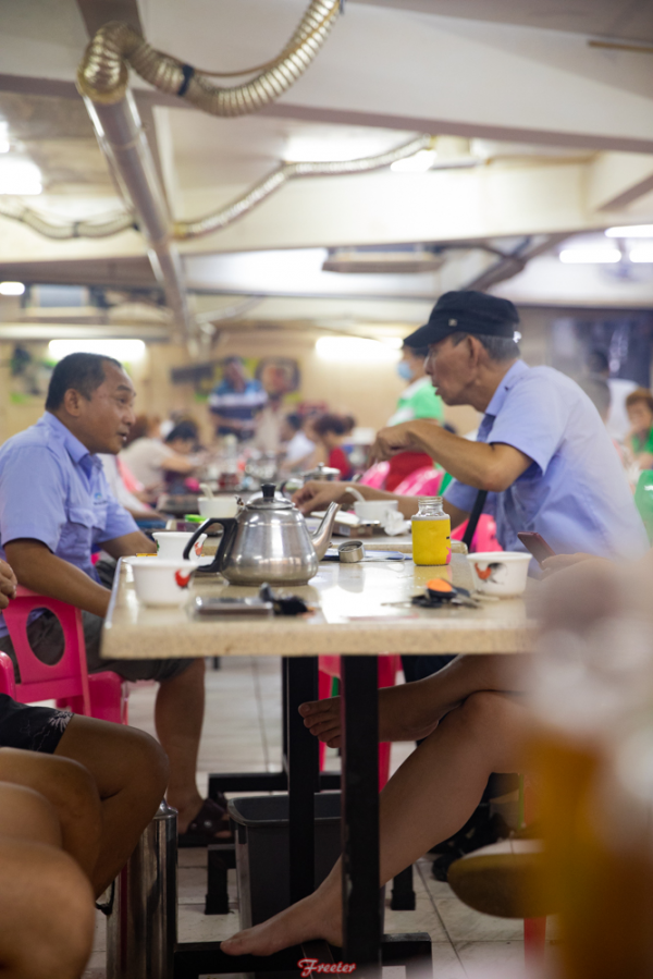 阿Vo阿Die的秘密基地-“地下室老爸茶”，隨便點，都便宜