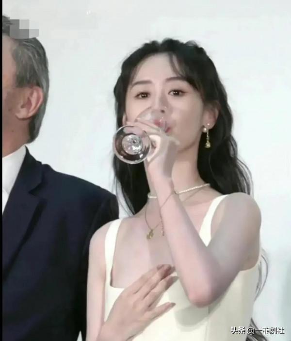 娛樂圈最新爆料,眾多頂流在內,秀場旁若無人秀恩愛,吃瓜來了 娛樂圈最新爆料,眾多頂流在內,秀場旁若無人秀恩愛,吃瓜來了