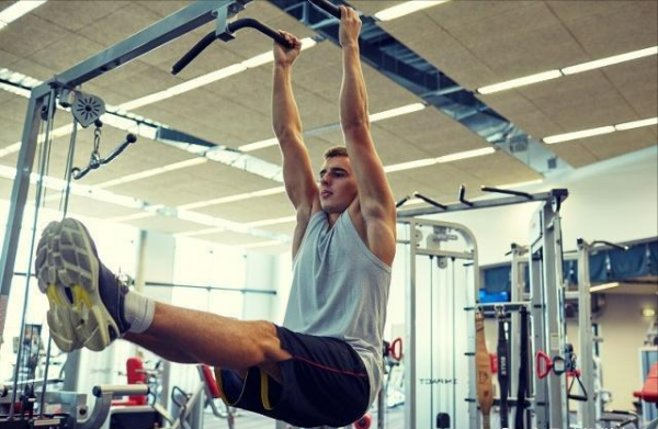 突破1個引體向上的第1步:單槓懸掛維持60秒 突破1個引體向上的第1步:單槓懸掛維持60秒