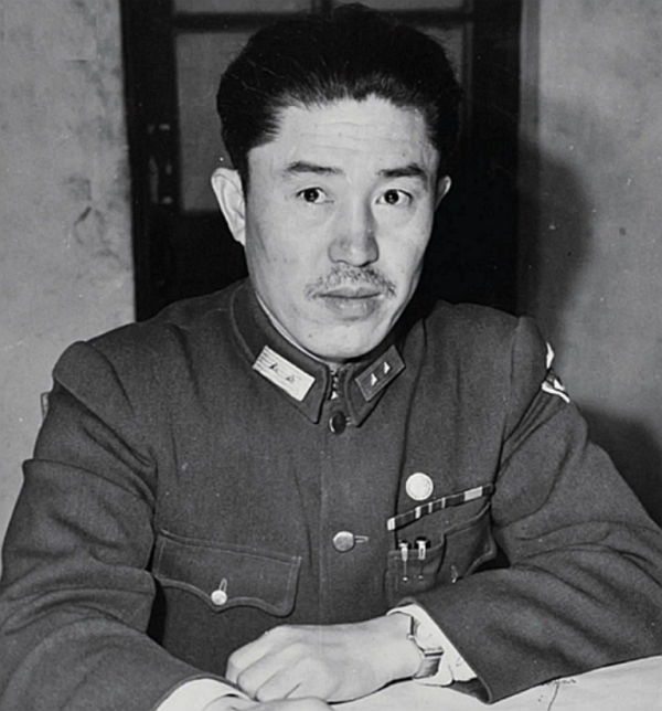 54年鄭洞國收到金字請帖，赴宴中南海：毛主席：你的名字很響亮嘛