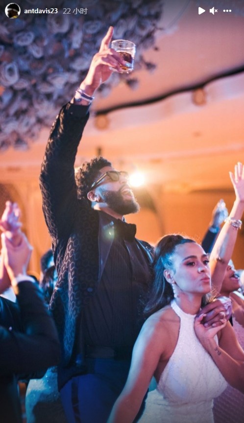 戴維斯曬照祝妻子生日快樂：享受屬於你的日子吧