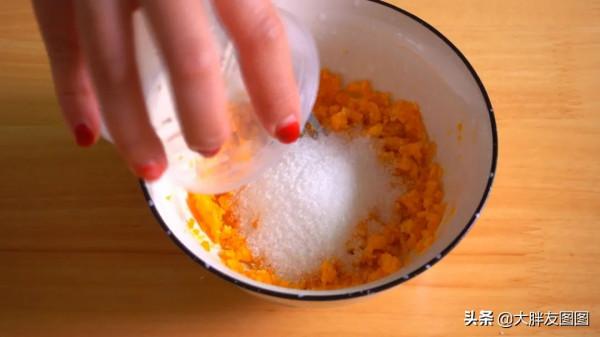 揭秘！奶黃包的家常做法，爆漿流心，軟到捏不住