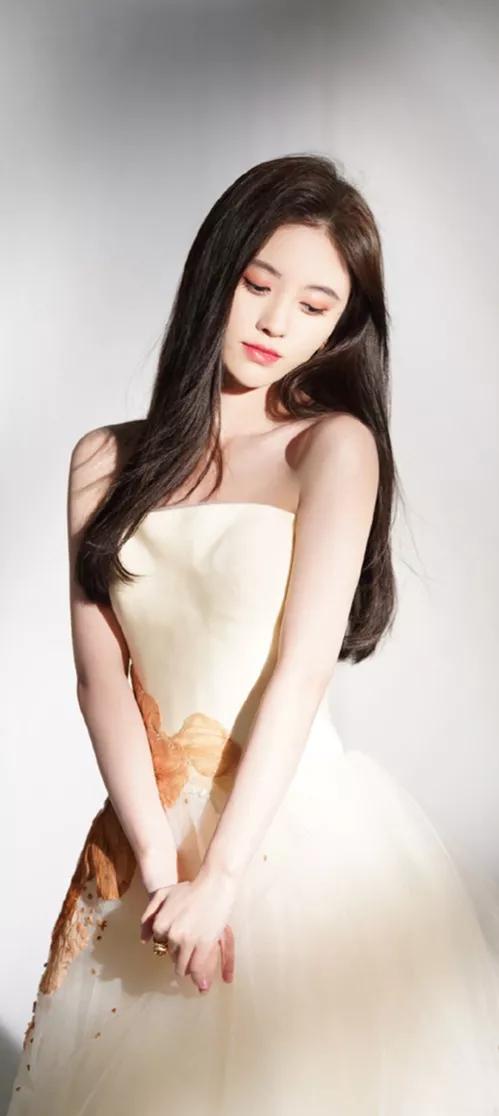 鞠婧禕美照一冊，欣賞