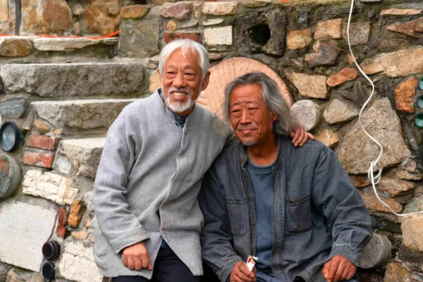 自我放逐27年,于振立在大黑山為自己造了座“墳墓”| 藝術栗子 自我放逐27年,于振立在大黑山為自己造了座“墳墓”| 藝術栗子