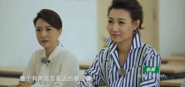 李梓萌私下真洋氣，扎高馬尾和新聞裡差距好大，穿揹帶褲哪像43歲