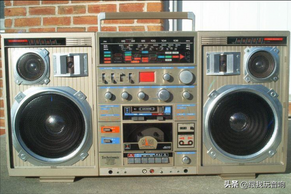 這是一款生產於80年代的行動式音響,康寧Conion TC999收錄機 這是一款生產於80年代的行動式音響,康寧Conion TC999收錄機