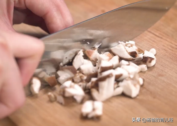 孩子愛吃的腐竹鮮肉卷，外焦裡嫩，葷素搭配，吃了一次還想吃