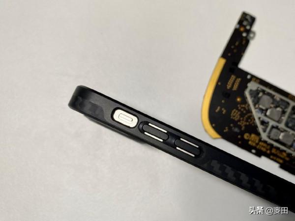 不插線、充滿電，iPhone13 mini全套無線充電體驗分享