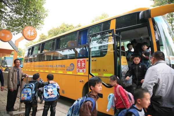 “5+2”延時和“彈性離校”，有利有弊，靈活政策須活用