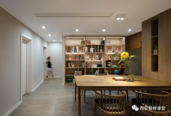 客廳不要傳統，長條桌布局可好？